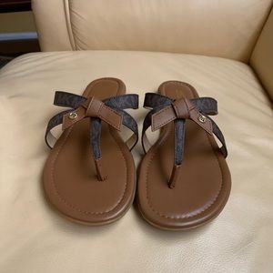 NWOB Michael Kors Monogram Bow Tie Slippers Size 7